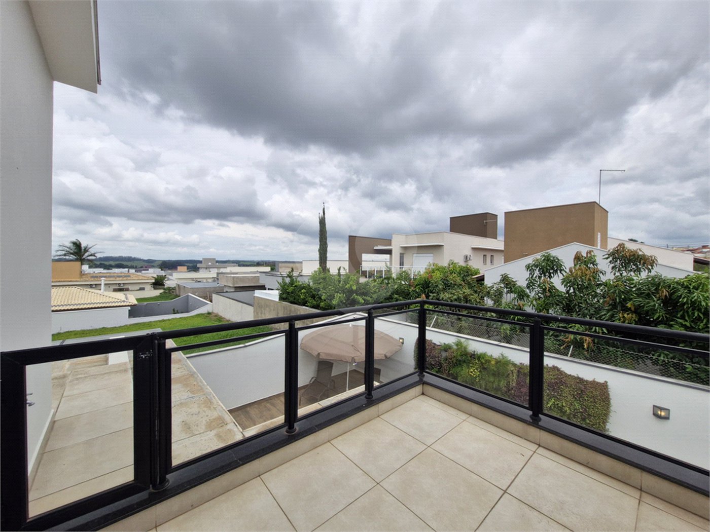 Casa à venda com 3 suítes no condomínio Mirante dos Ipês, Salto - SP