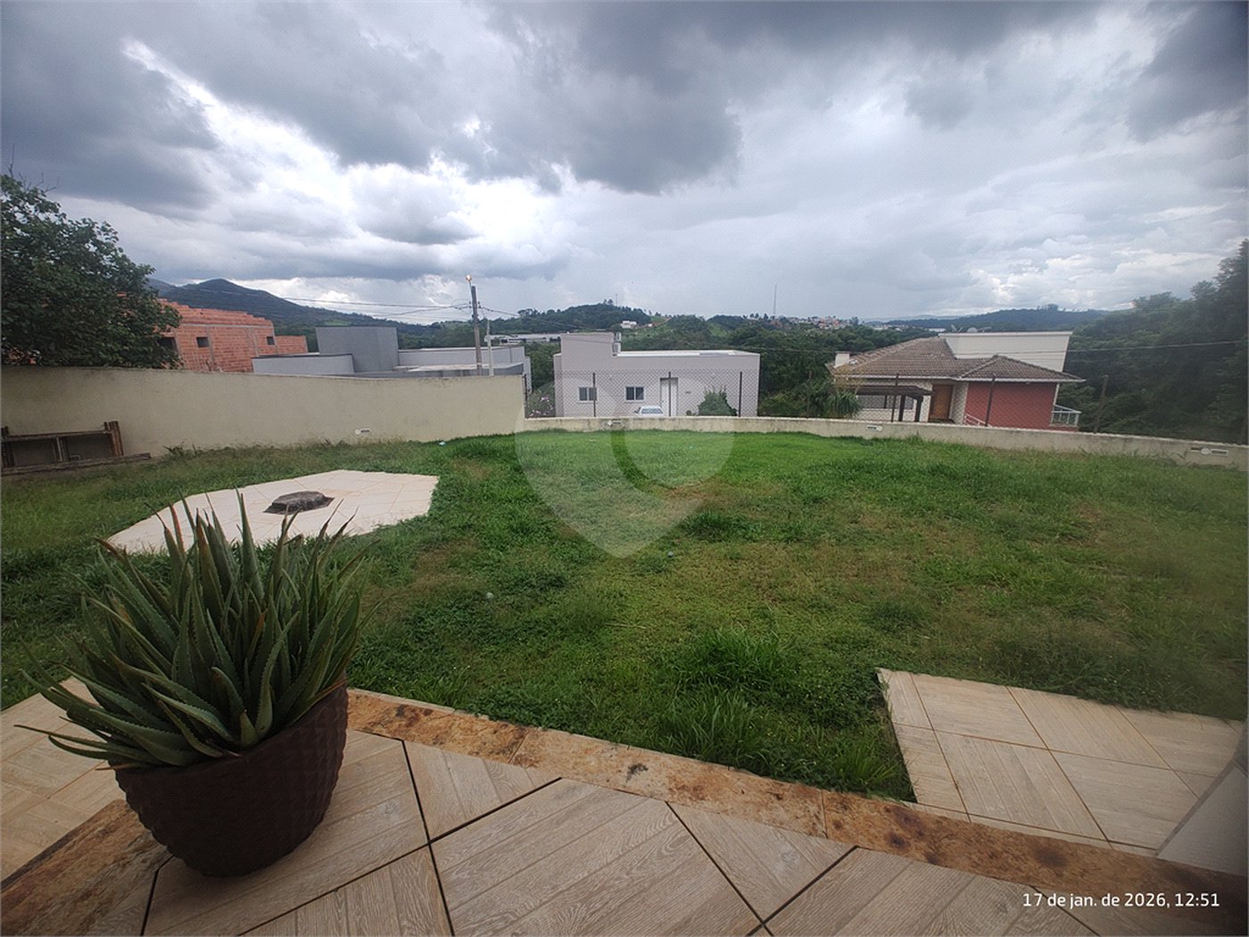 Casa à venda com 5 quartos, sendo 3 suítes, no condomínio Serra da Estrela, Atibaia - SP