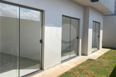 Casa à venda com 3 quartos, sendo 1 suíte, no condomínio Residencial Santa Martha, Bom Jesus dos Perdões - SP