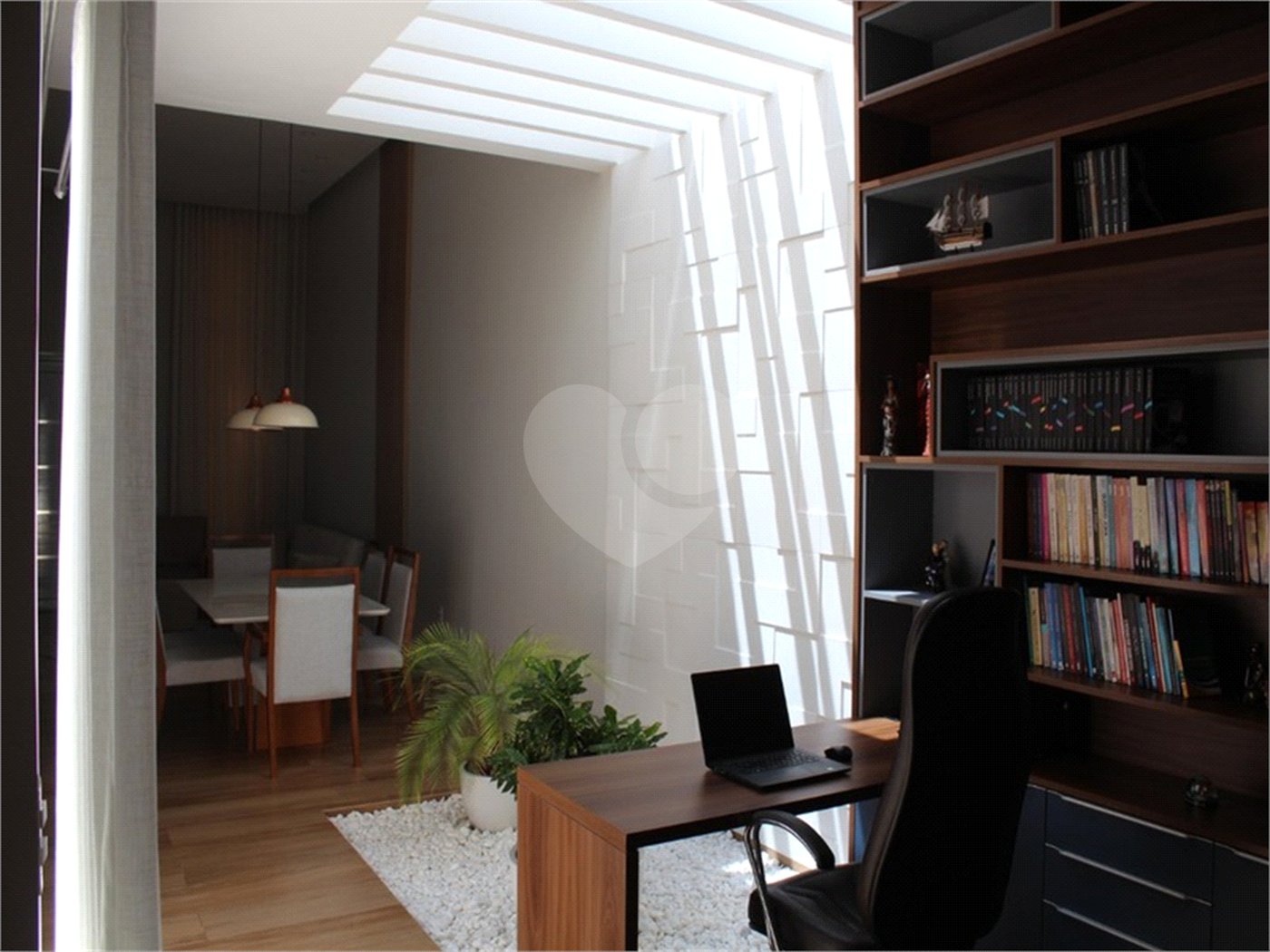 Casa à venda com 3 quartos, sendo 2 suítes, no condomínio Residencial Mantova, Indaiatuba - SP