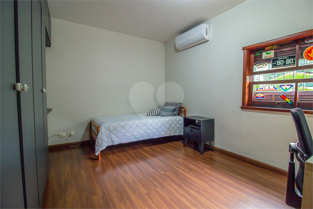 Casa à venda com 3 quartos, sendo 1 suíte, em Alto da Boa Vista, São Paulo, SP