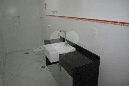 Casa à venda com 4 quartos, sendo 2 suítes, em Moema, São Paulo, SP