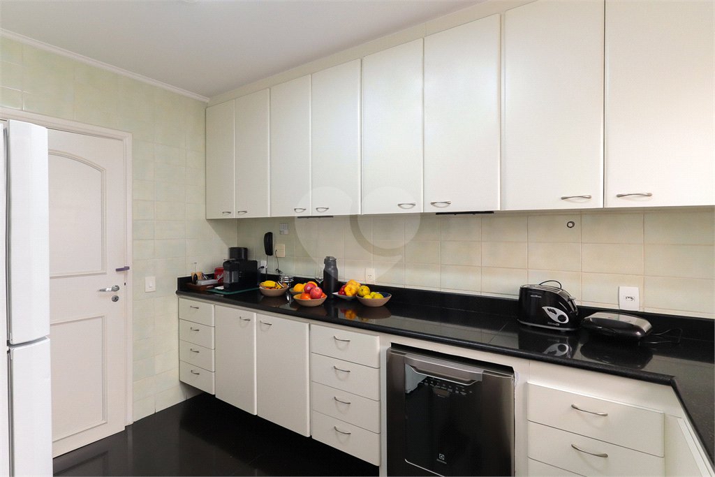 Apartamento à venda com 3 quartos, sendo 2 suítes, em Campo Belo, São Paulo, SP