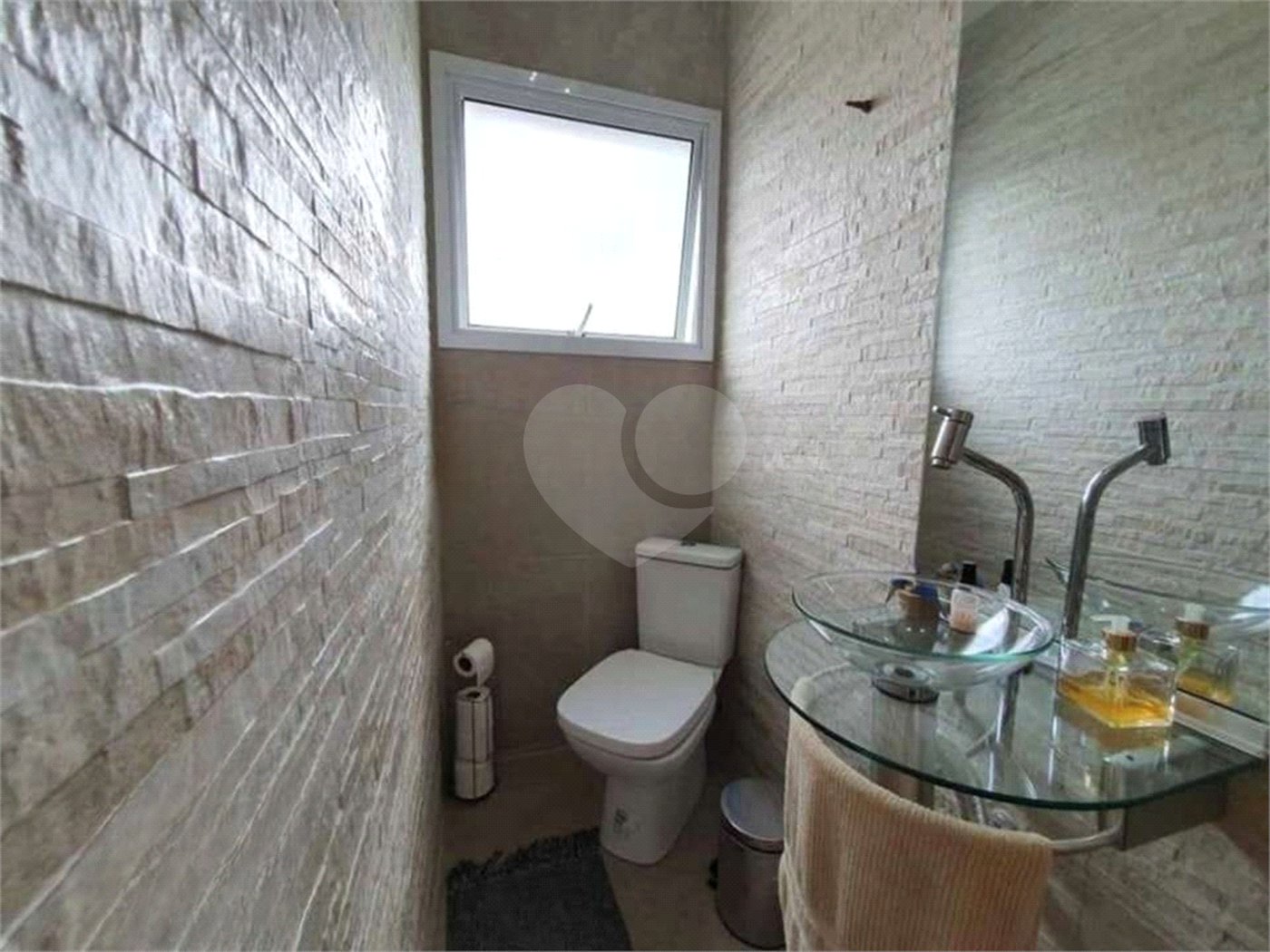 Sobrado à venda com 4 quartos, sendo 3 suítes, em Tremembé, São Paulo, SP