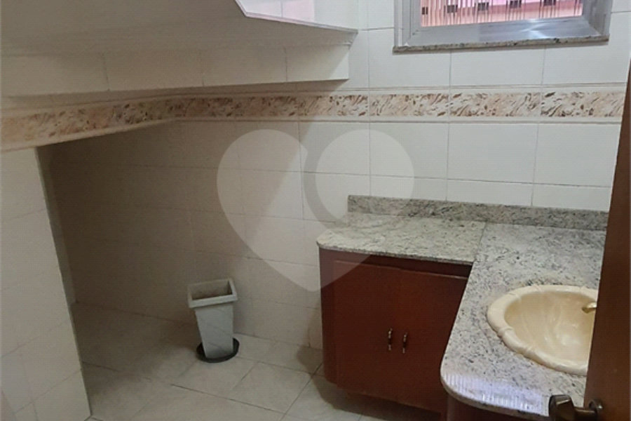 Sobrado à venda com 4 quartos, sendo 1 suíte, em Vila Pereira Barreto, São Paulo, SP
