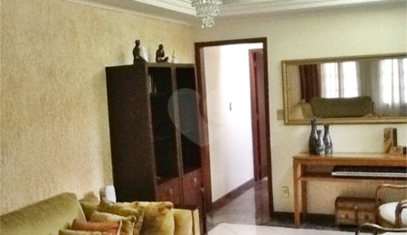 Sobrado à venda com 3 quartos, sendo 1 suíte,  em Parque Vitória, São Paulo, SP