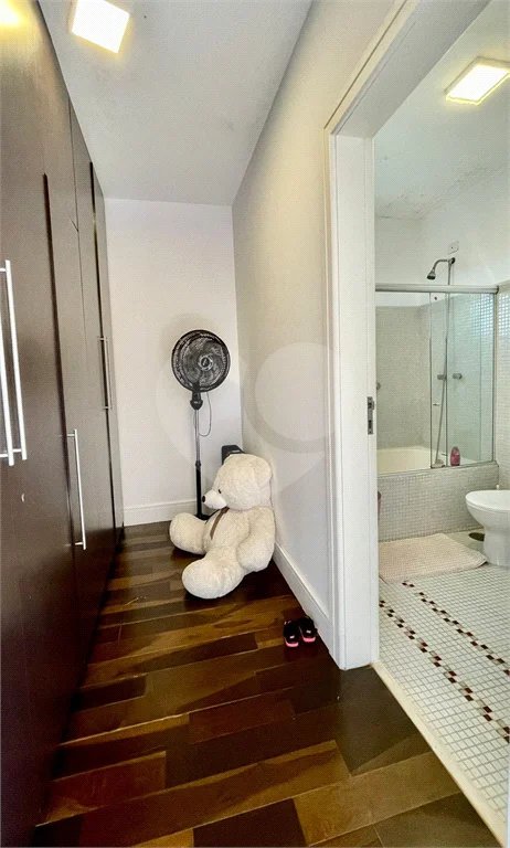 Casa à venda em Tamboré, toda reformada e decorada por arquitetos renomados