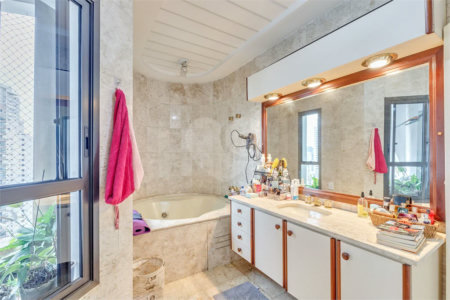 Apartamento à venda com 4 quartos, sendo 2 suítes, em Brooklin, São Paulo, SP