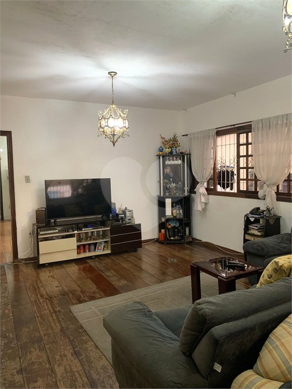 Casa à venda com 3 quartos, sendo 1 suíte, em Mogi Moderno, Mogi das Cruzes, SP