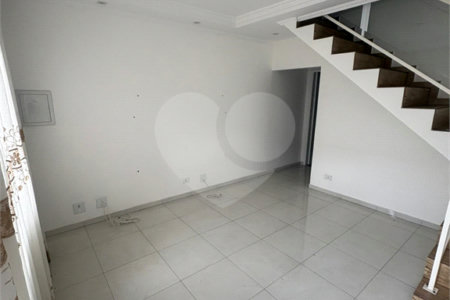 Casa à venda com 2 quartos no condomínio Carvalho Lagares, Poá - SP