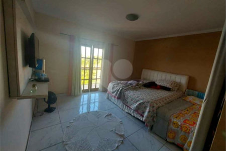 Casa à venda com 4 quartos, sendo 3 suítes,  no Centro, Bom Jesus dos Perdões, SP