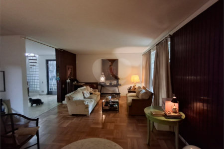 Sobrado à venda com 4 quartos, sendo 2 suítes, em Pinheiros, São Paulo, SP