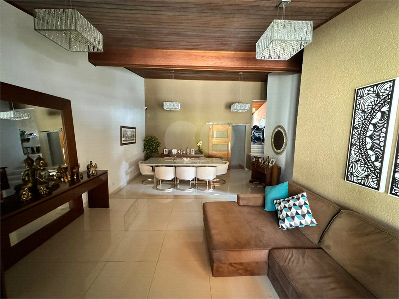 Casa à venda com 3 quartos, sendo 1 suíte, no condomínio Residencial Jardim das Flores 1510, Cotia - SP