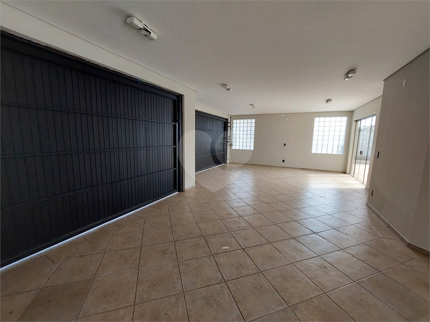 Casa à venda com 4 suítes no condomínio Reserva Colonial, Valinhos - SP
