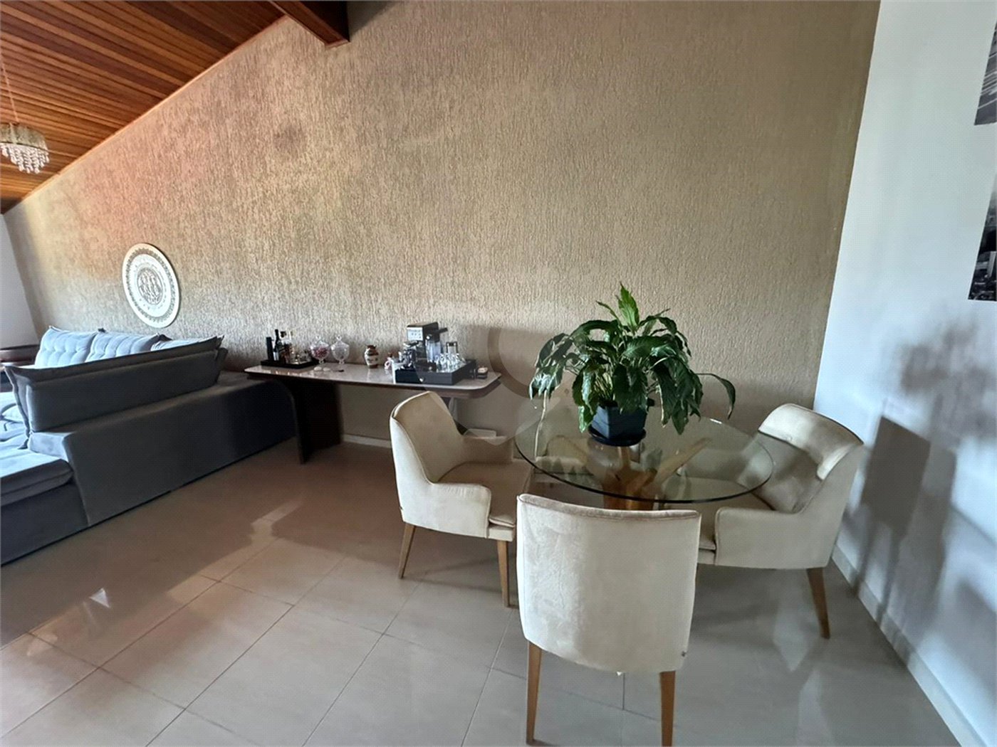 Casa à venda com 3 quartos, sendo 1 suíte, no condomínio Residencial Jardim das Flores 1510, Cotia - SP