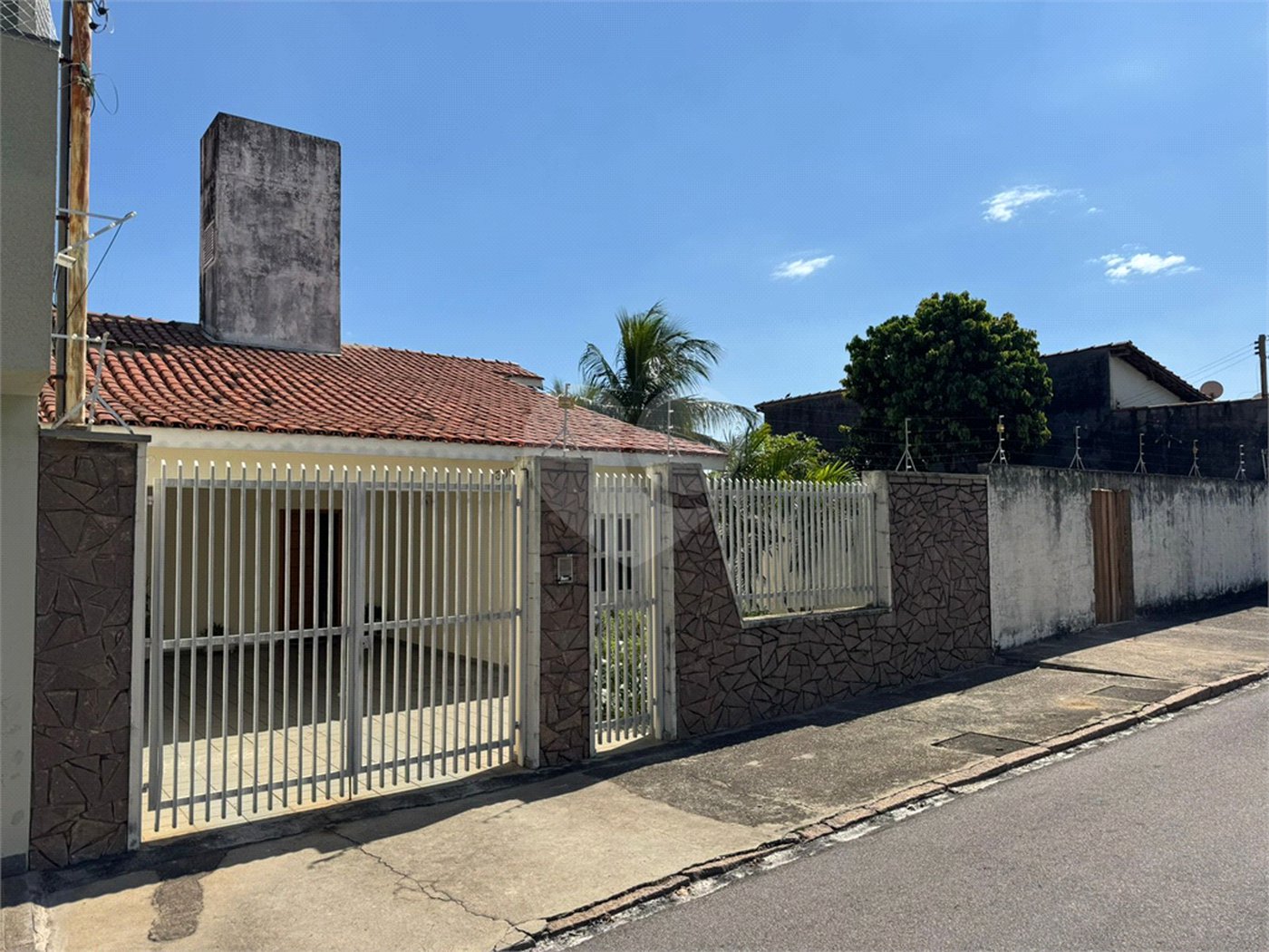 Casa à venda com 4 quartos, sendo 1 suíte,  em Vila Romão, Salto, SP
