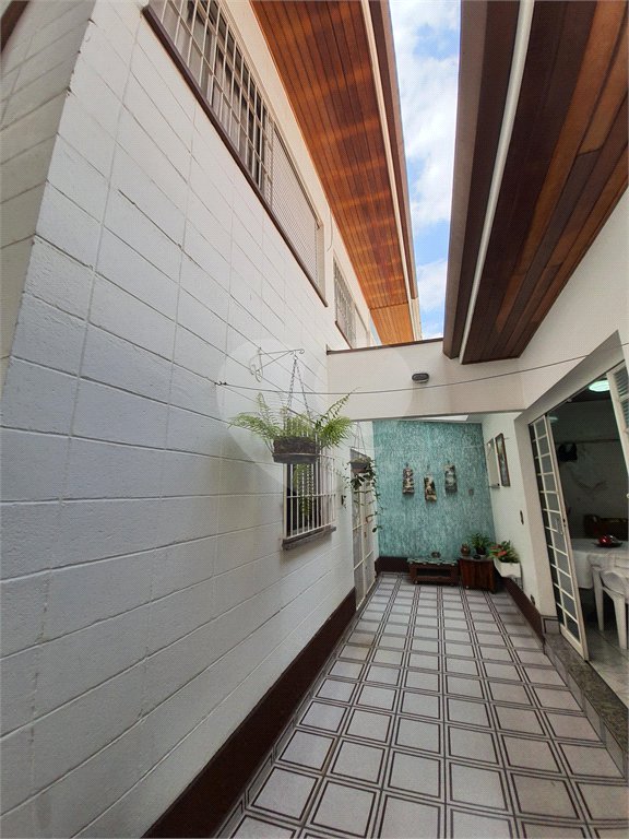 Sobrado à venda com 3 quartos, sendo 1 suíte,  em Jardim Rizzo, São Paulo, SP