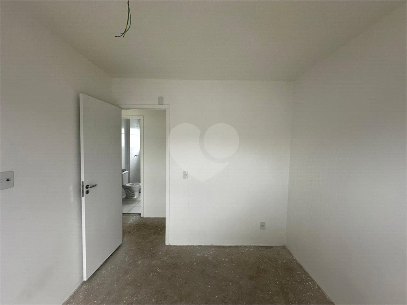 Casa à venda com 2 quartos no condomínio Vila das Paineiras, Suzano - SP