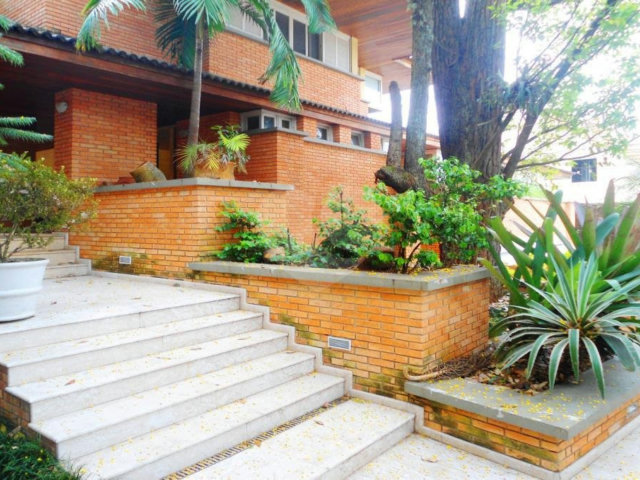 Sobrado à venda com 4 suítes em Jardim Cordeiro, São Paulo, SP
