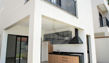 Casa à venda com 3 suítes em Vila Santista, Atibaia, SP