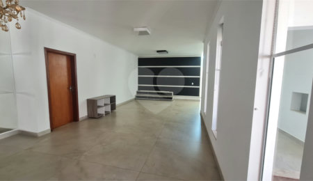 Sobrado à venda com 3 suítes em Vila Nastri, Itapetininga, SP