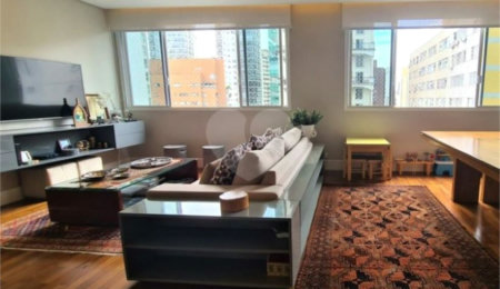 Apartamento à venda com 3 quartos, sendo 1 suíte,  em Vila Uberabinha, São Paulo, SP