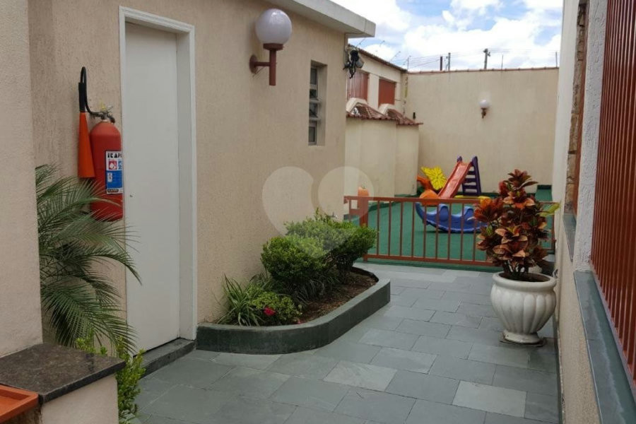 Casa à venda com 3 suítes no condomínio Village, São Paulo - SP