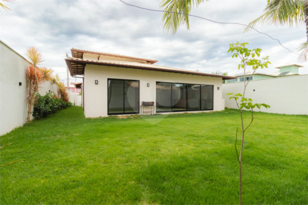 Casa à venda com 3 quartos, sendo 2 suítes, em Caravelas, Armação dos Búzios, RJ