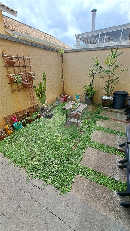 Casa à venda com 3 quartos, sendo 1 suíte,  no condomínio Moradas do Horto, São Paulo - SP