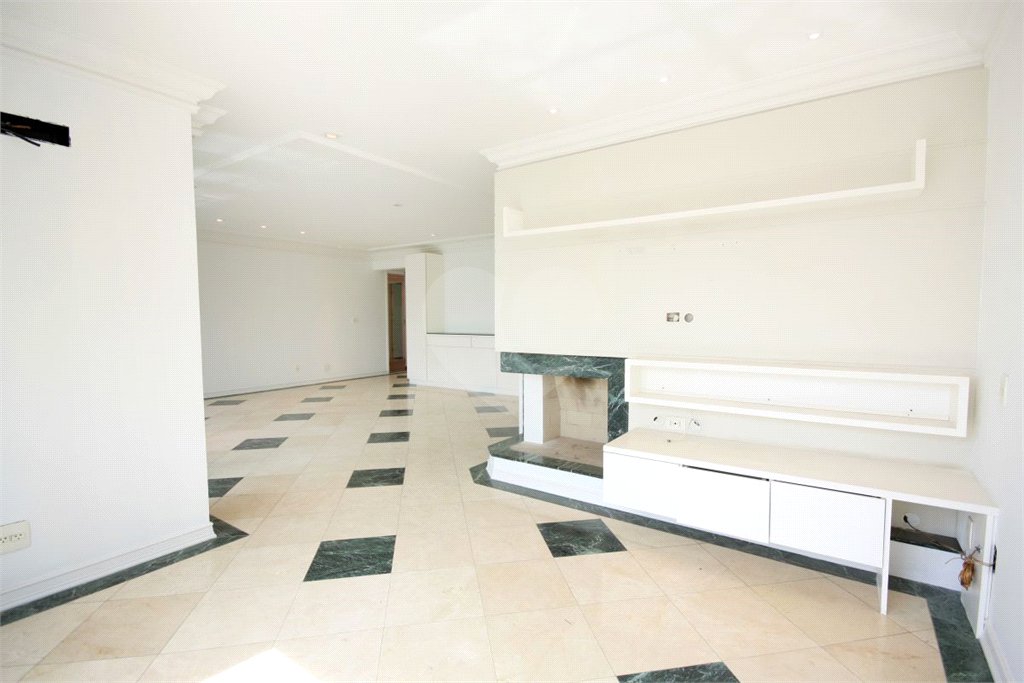 Apartamento à venda com 3 quartos, sendo 1 suíte, em Alto da Boa Vista, São Paulo, SP
