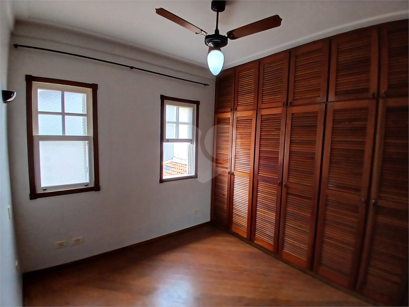 Casa à venda ou para alugar com 3 quartos, sendo 2 suítes, no condomínio Chácara das Rosas, São Paulo - SP