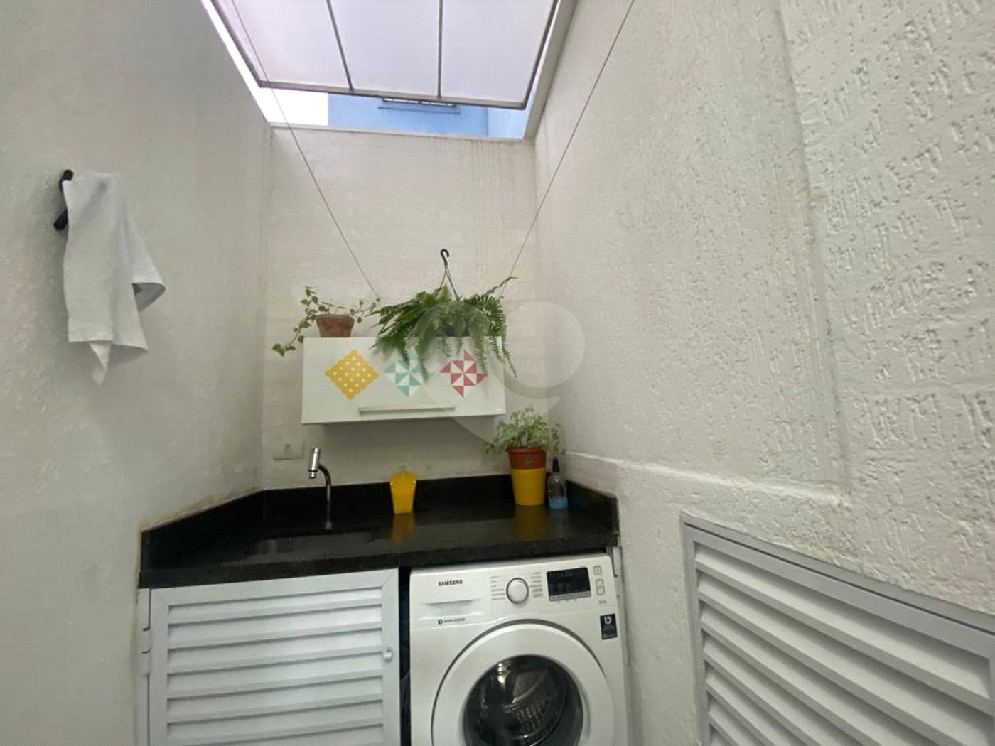 Casa à venda com 2 quartos, sendo 1 suíte, no condomínio Residencial Vila da Serra, São Paulo - SP