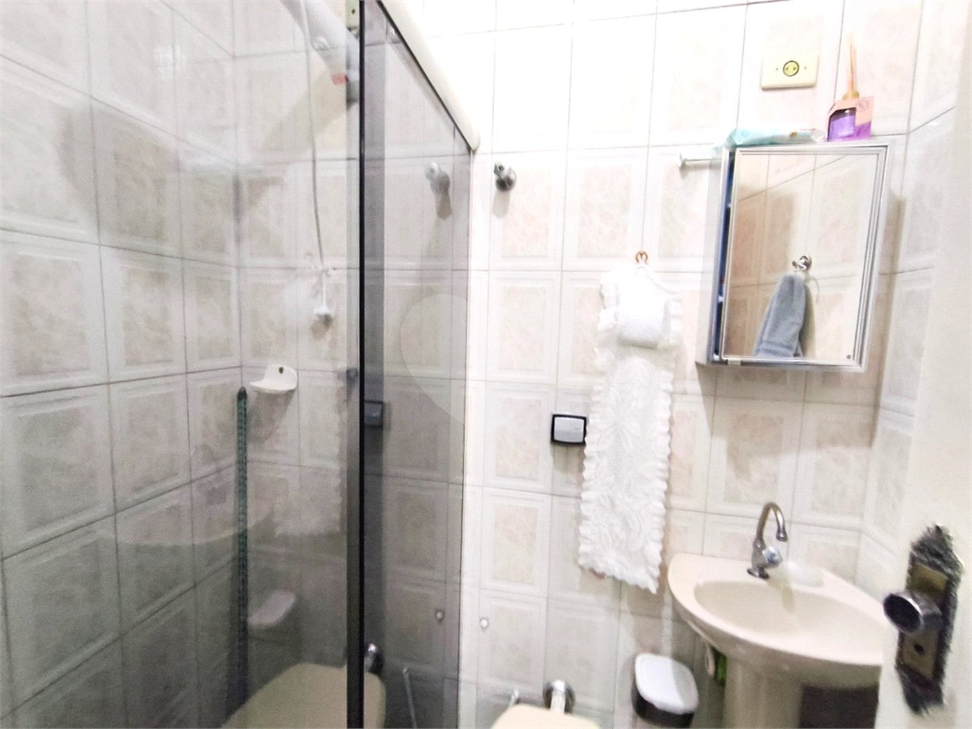 Casa à venda com 3 quartos, sendo 1 suíte, no condomínio Res Crisciúma, São Paulo - SP