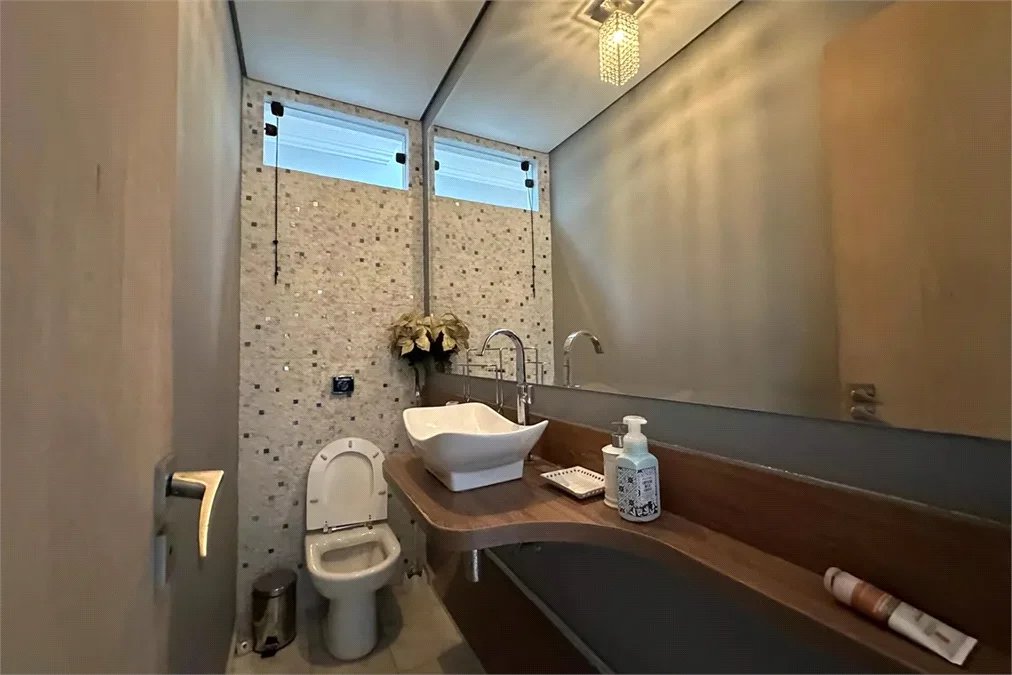 Sobrado à venda com 4 quartos, sendo 2 suítes,  em Vila Ipojuca, São Paulo, SP