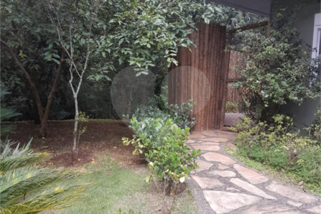 Casa à venda ou para alugar com 4 suítes em Chácaras São Carlos, Cotia, SP