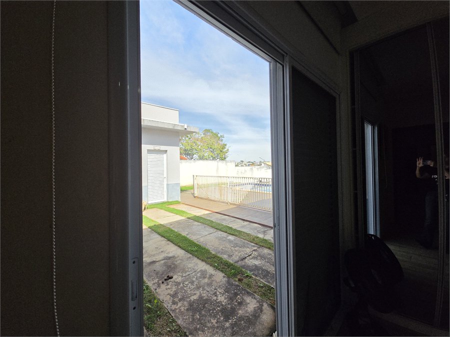 Casa à venda com 4 quartos, sendo 1 suíte, no condomínio Village Ipanema 2, Araçoiaba da Serra - SP