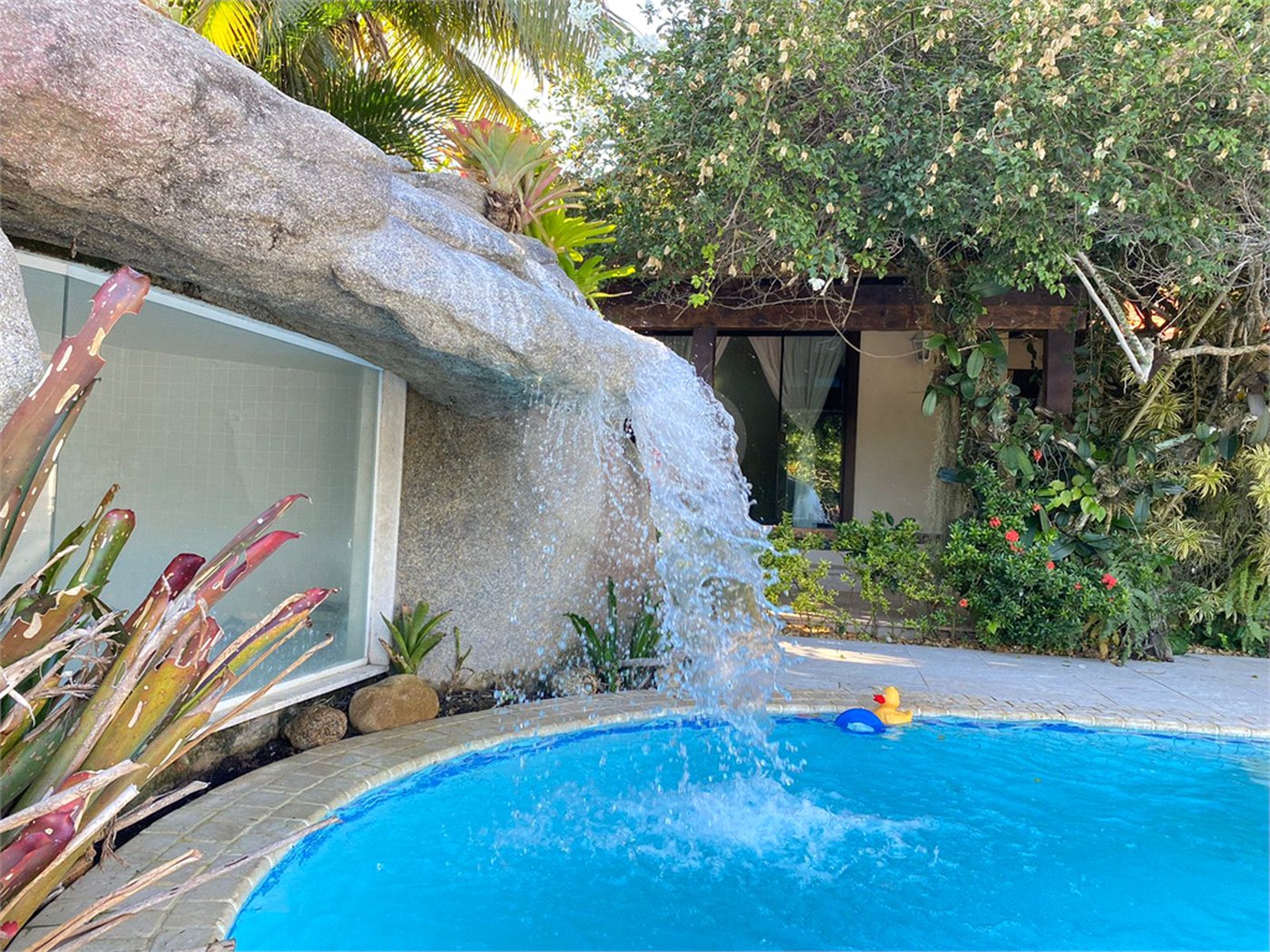Casa à venda com 6 quartos, sendo 4 suítes, em Canto, Armação dos Búzios, RJ