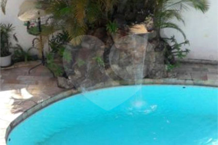 Sobrado à venda com 4 quartos, sendo 2 suítes, em Jardim Leonor, São Paulo, SP