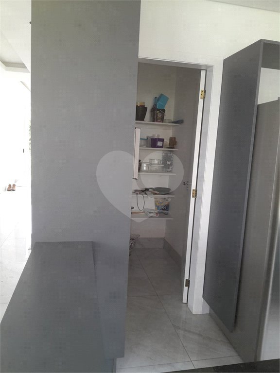 Casa à venda com 3 suítes em Moinho Velho, Cotia, SP