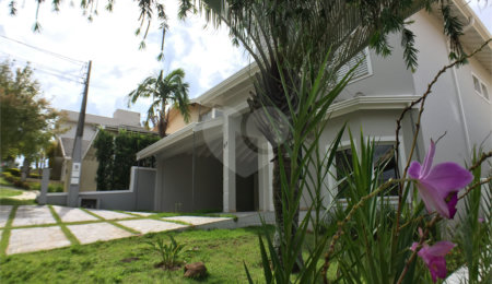 Casa à venda ou para alugar com 3 suítes no condomínio Recanto dos Paturis, Vinhedo - SP