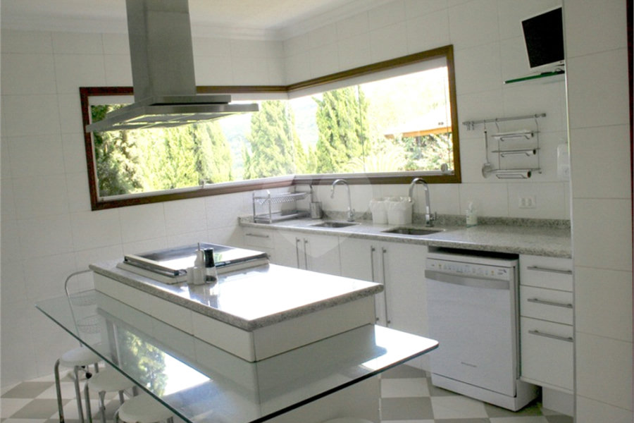 Casa à venda com 5 suítes no condomínio Suíça da Cantareira, Mairiporã - SP