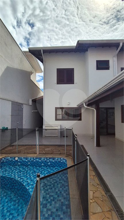 Casa à venda com 4 quartos, sendo 2 suítes, no condomínio Residencial Grape Village, Vinhedo - SP