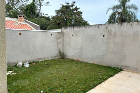 Sobrado à venda com 3 quartos em Jardim Petrópolis, Cotia, SP