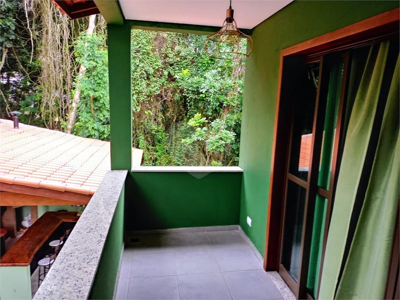Casa à venda ou para alugar com 5 quartos, sendo 4 suítes, no condomínio Associação Reserva das Hortênsias, Mairiporã - SP