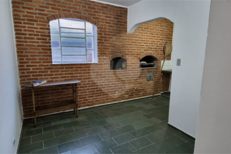 Casa à venda com 3 quartos, sendo 1 suíte,  em Jardim Rosa Maria, São Paulo, SP