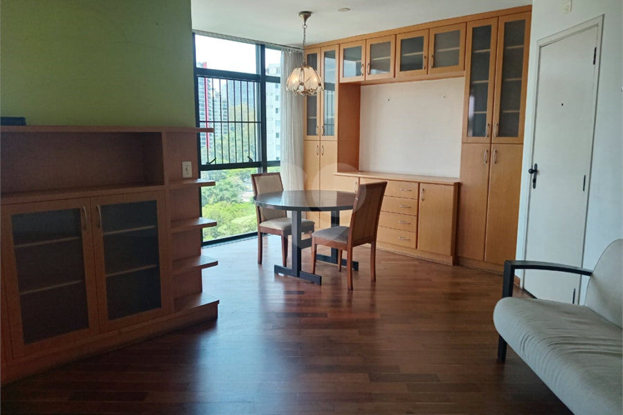 Apartamento à venda com 3 quartos, sendo 1 suíte, em Morumbi, São Paulo, SP