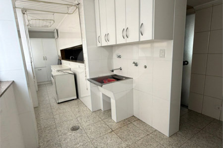 Apartamento à venda com 3 quartos, sendo 1 suíte, em Santa Cecília, São Paulo, SP