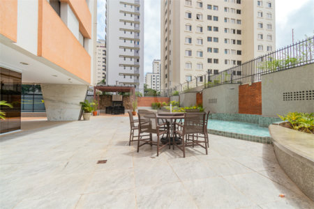 Apartamento à venda com 3 quartos, sendo 1 suíte, em Campo Belo, São Paulo, SP