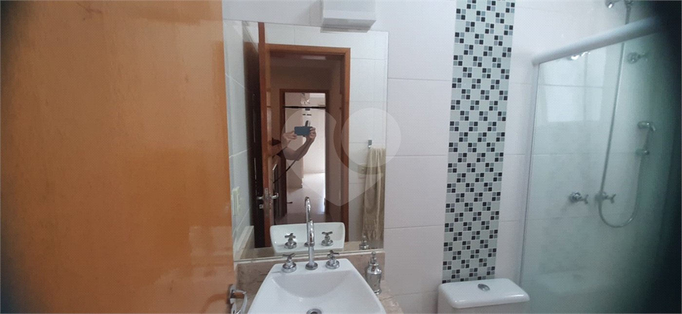 Casa à venda com 3 quartos, sendo 2 suítes, no condomínio Mário Araújo, São Paulo - SP