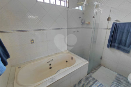 Sobrado à venda com 4 quartos, sendo 1 suíte,  em Parque dos Lagos, Ribeirão Preto, SP